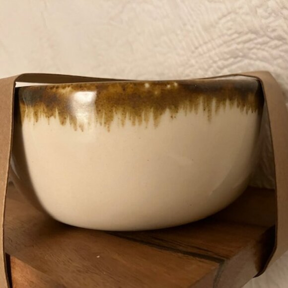 Two Bowls and a Wooden Board Platter NIB NWT - Picture 2 of 5